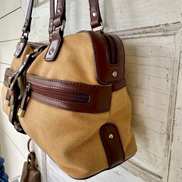 VINTAGE,AIGNER, CANVAS & LEATHER SHOULDER/ SATCHEL BAG.TAN WITH BURGUNDY LEATHER - Picture 3 of 13